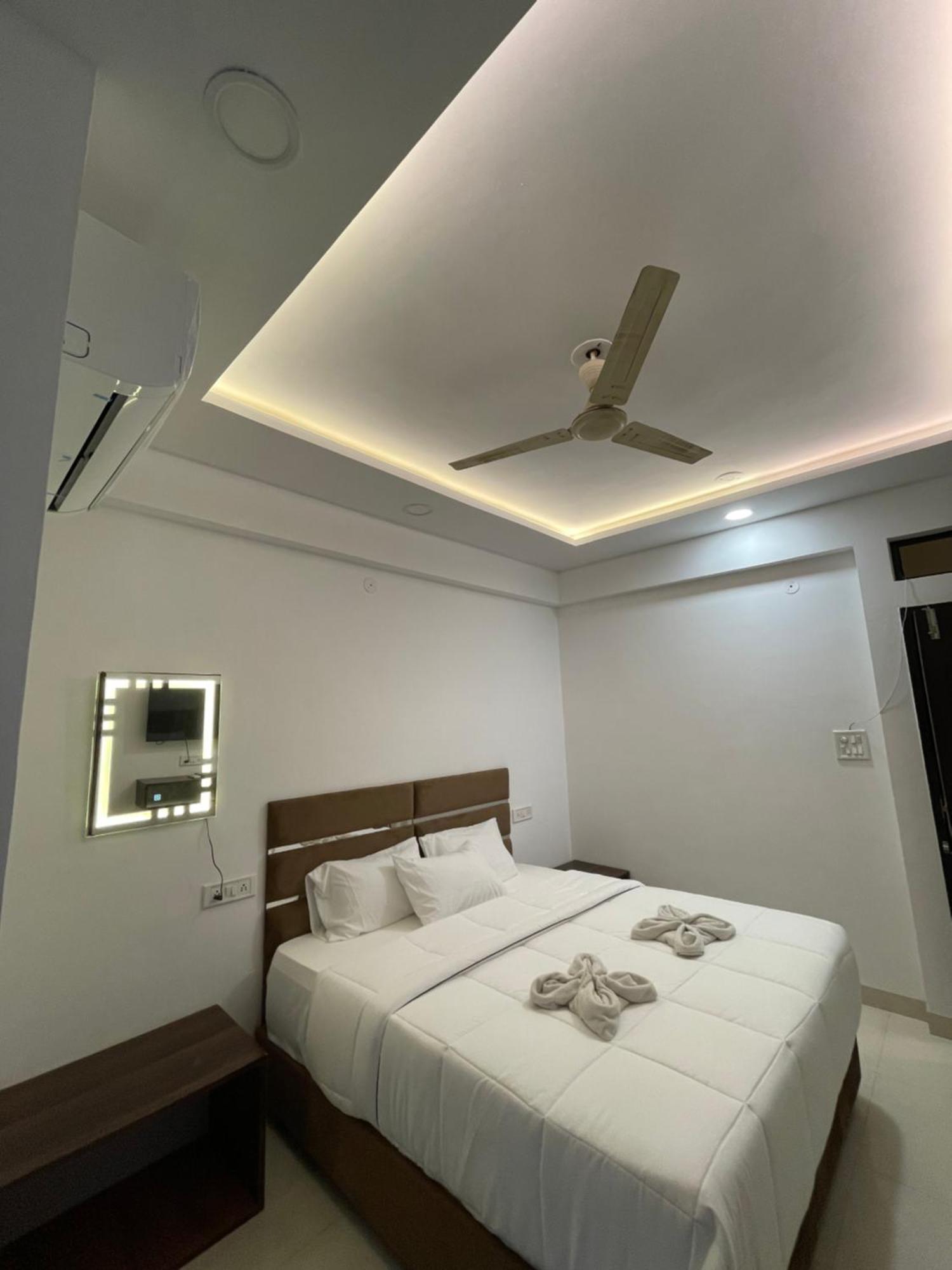 Hotel Kiwi Inn Vijaynagar Scheme 78 Indore Exterior photo