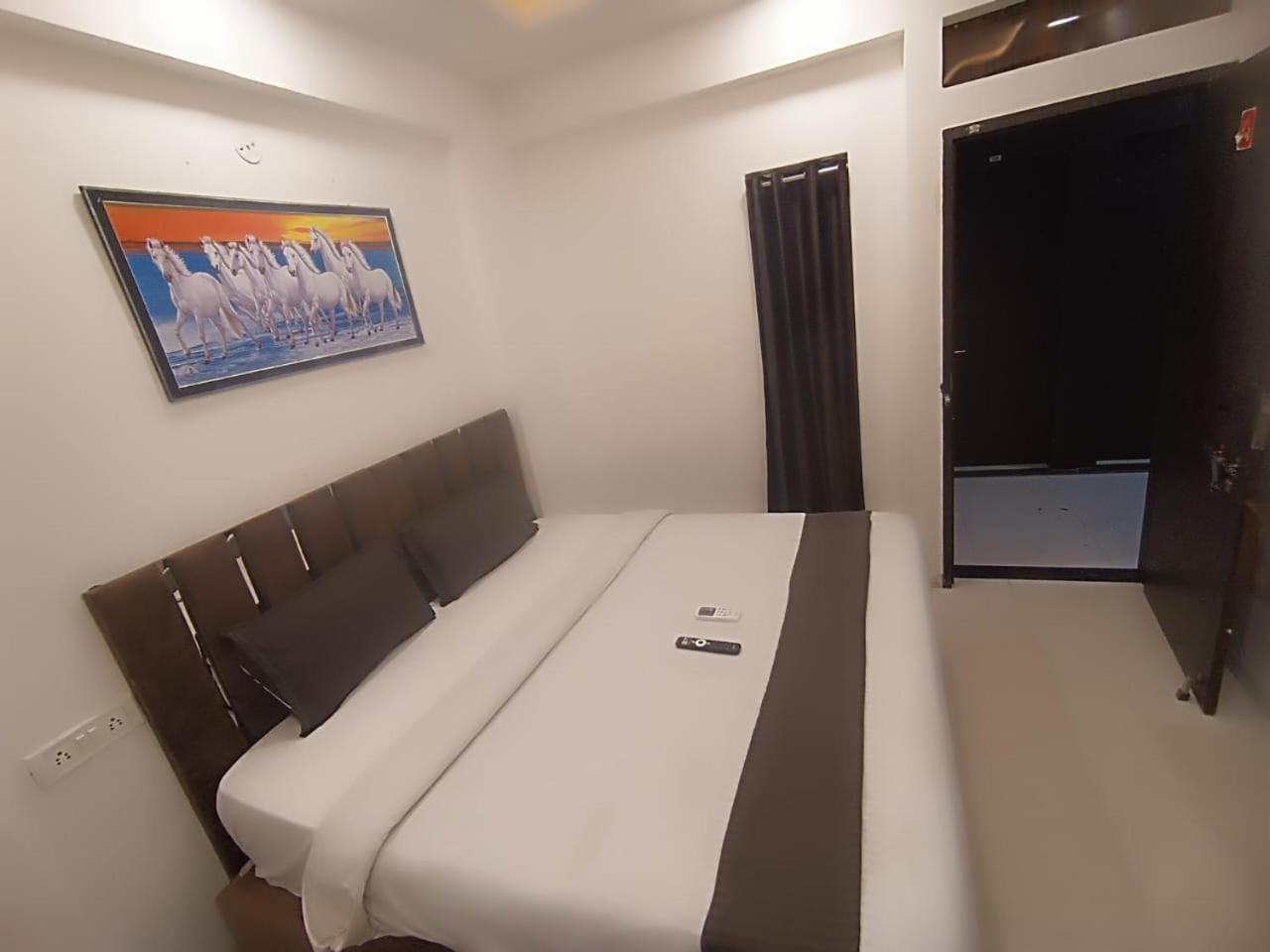 Hotel Kiwi Inn Vijaynagar Scheme 78 Indore Exterior photo