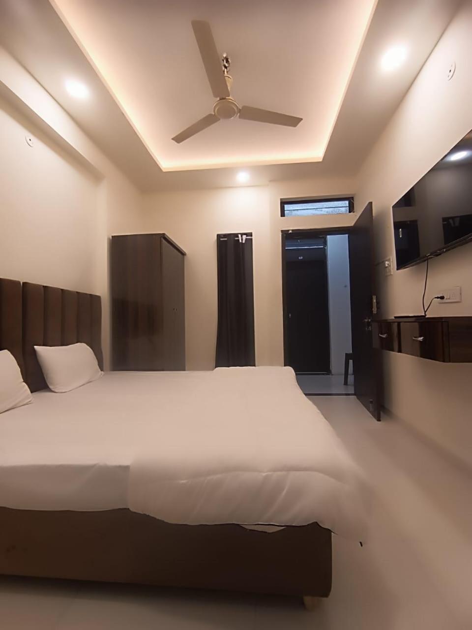 Hotel Kiwi Inn Vijaynagar Scheme 78 Indore Exterior photo