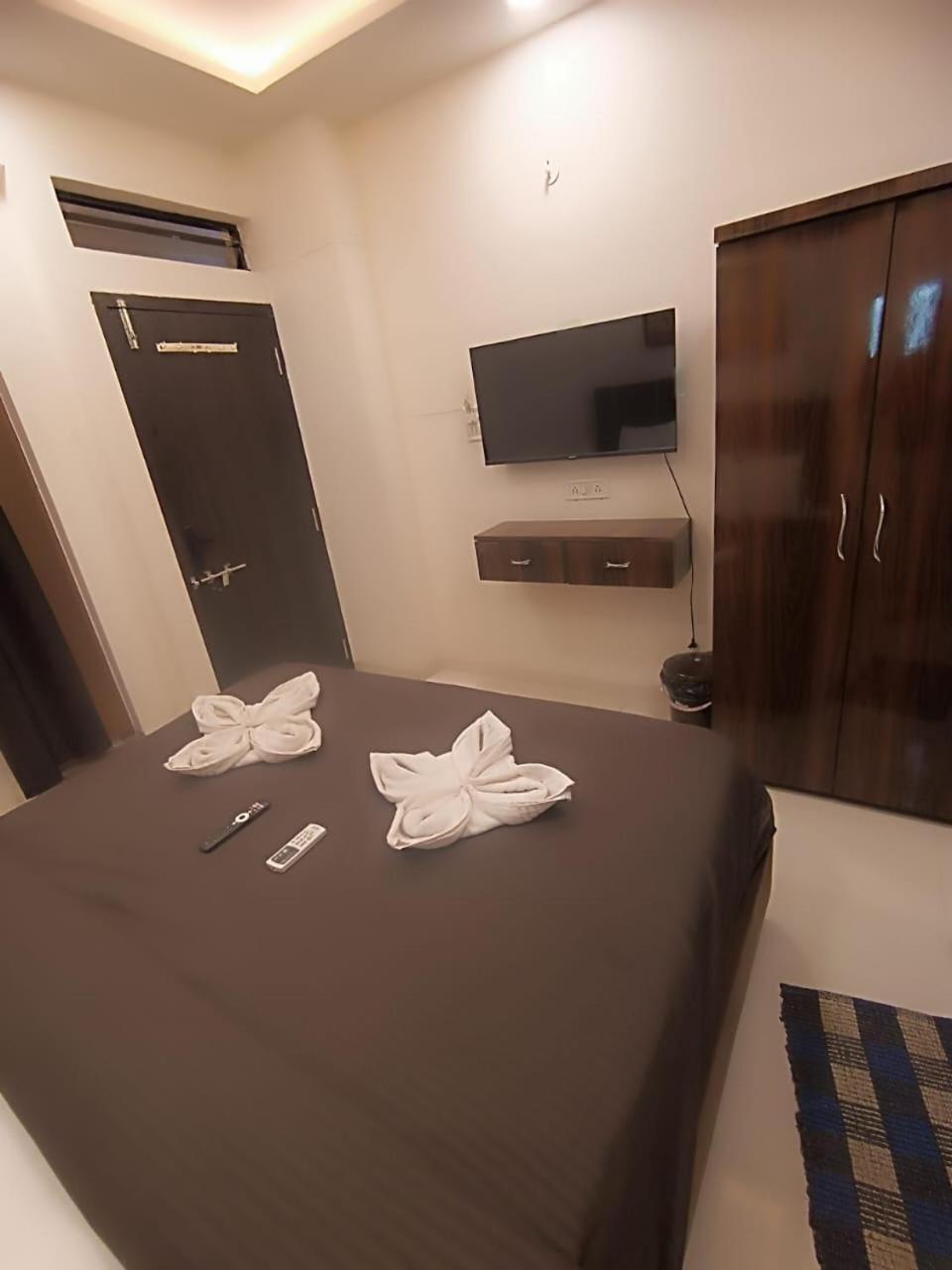 Hotel Kiwi Inn Vijaynagar Scheme 78 Indore Exterior photo
