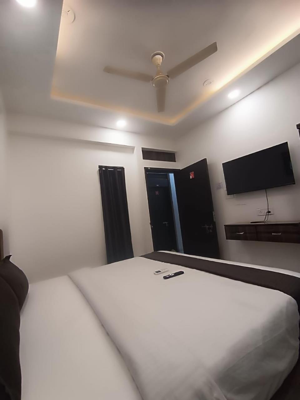 Hotel Kiwi Inn Vijaynagar Scheme 78 Indore Exterior photo