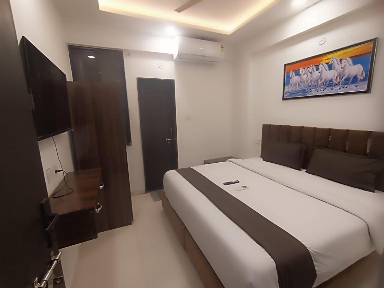 Hotel Kiwi Inn Vijaynagar Scheme 78 Indore Exterior photo
