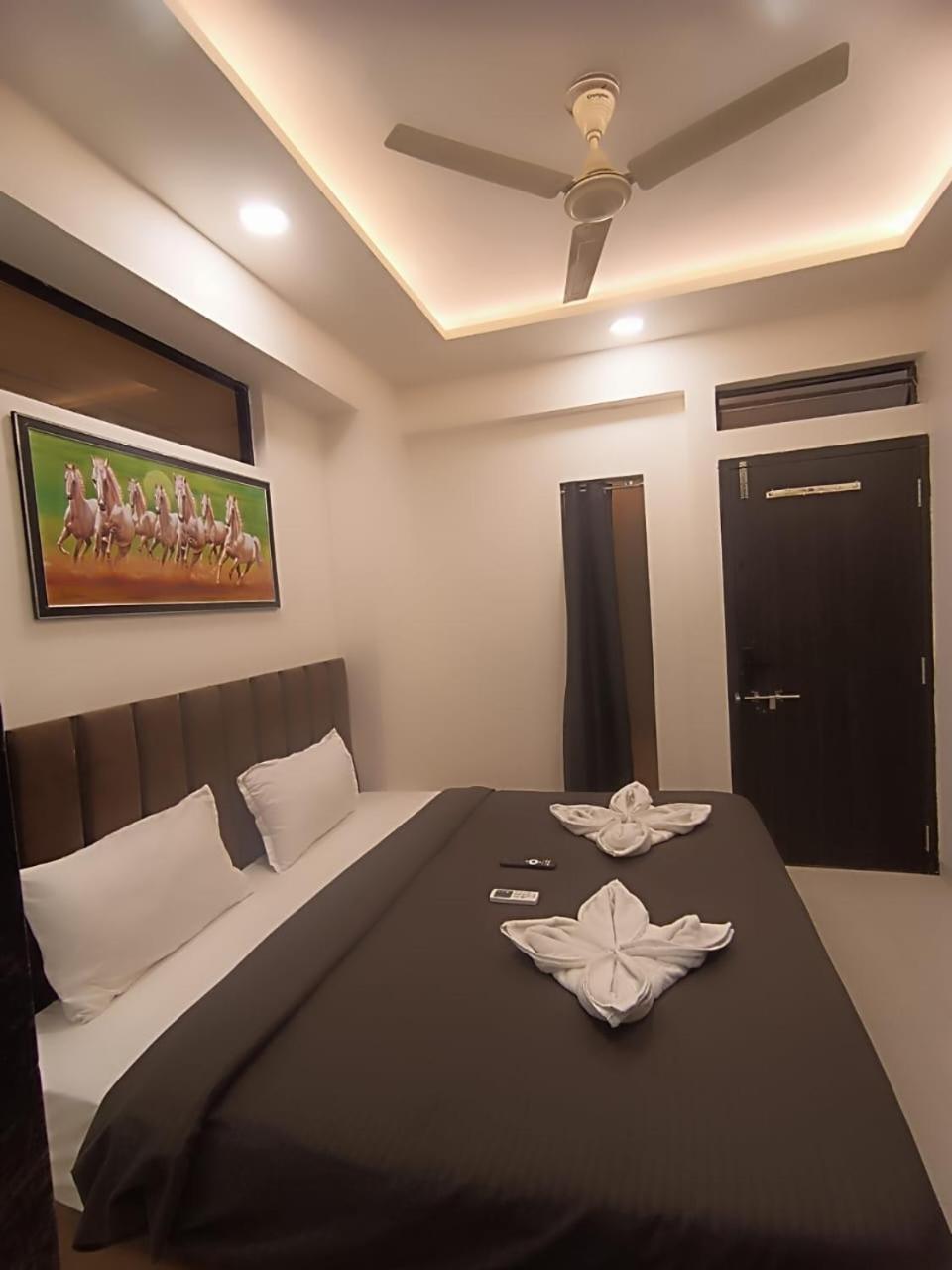 Hotel Kiwi Inn Vijaynagar Scheme 78 Indore Exterior photo